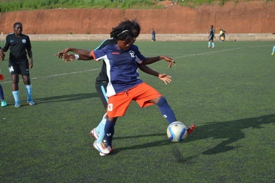 Football féminin : débuts tonitruants pour Awa Filles