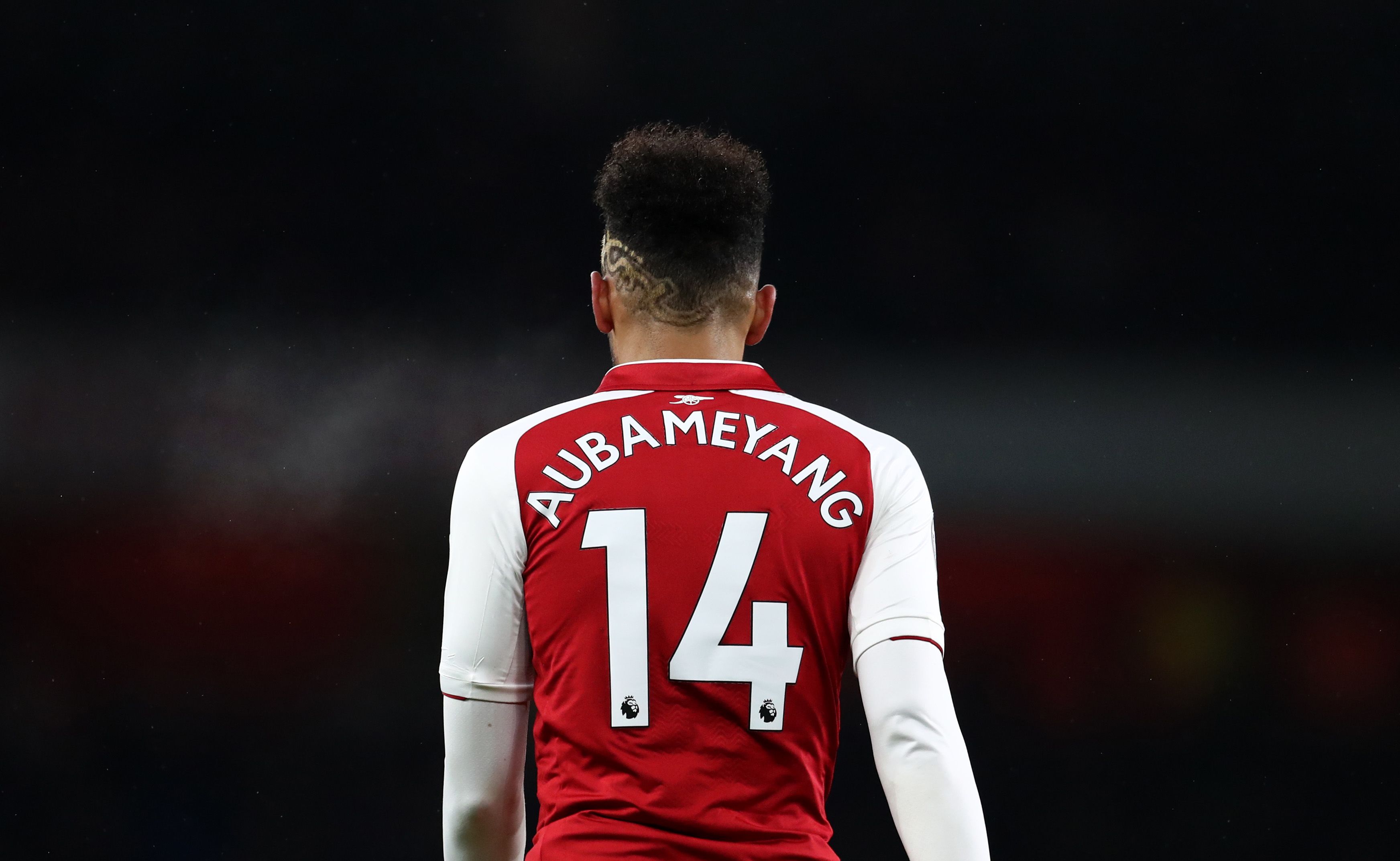Aubameyang est le premier joueur d'Arsenal après Bergkamp à marquer 7 buts en 7 journées