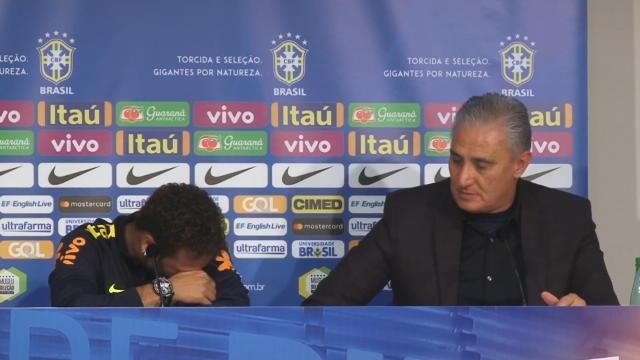 Neymar pleure en conférence de presse 