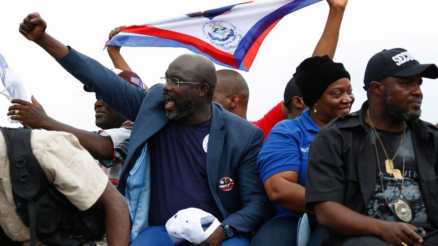 Weah, en tête de l’élection présidentielle au Libéria 