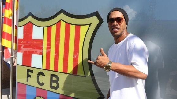 Ronaldinho, nouvel ambassadeur du FC Barcelone